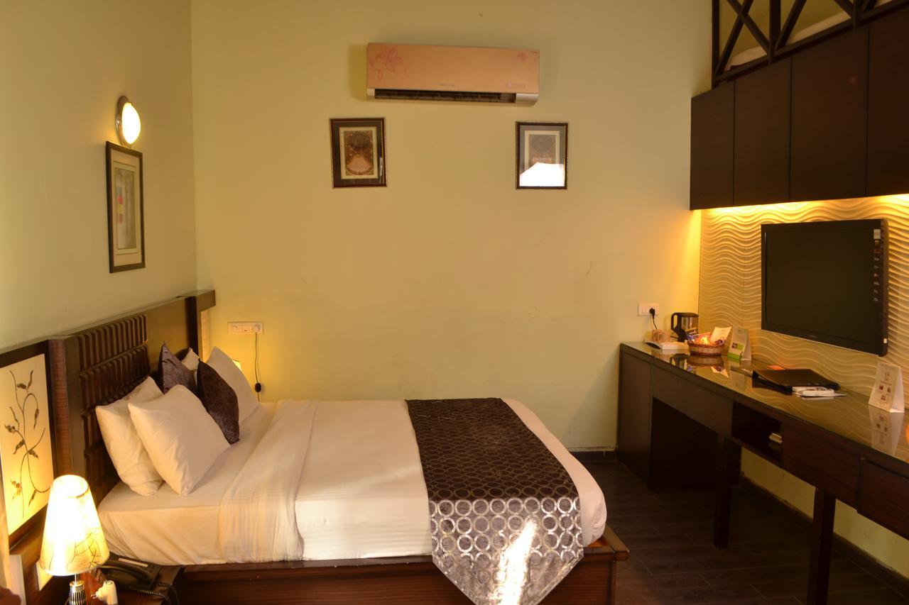 Corbett Wild Iris Spa And Resort Рамнаґар Екстер'єр фото